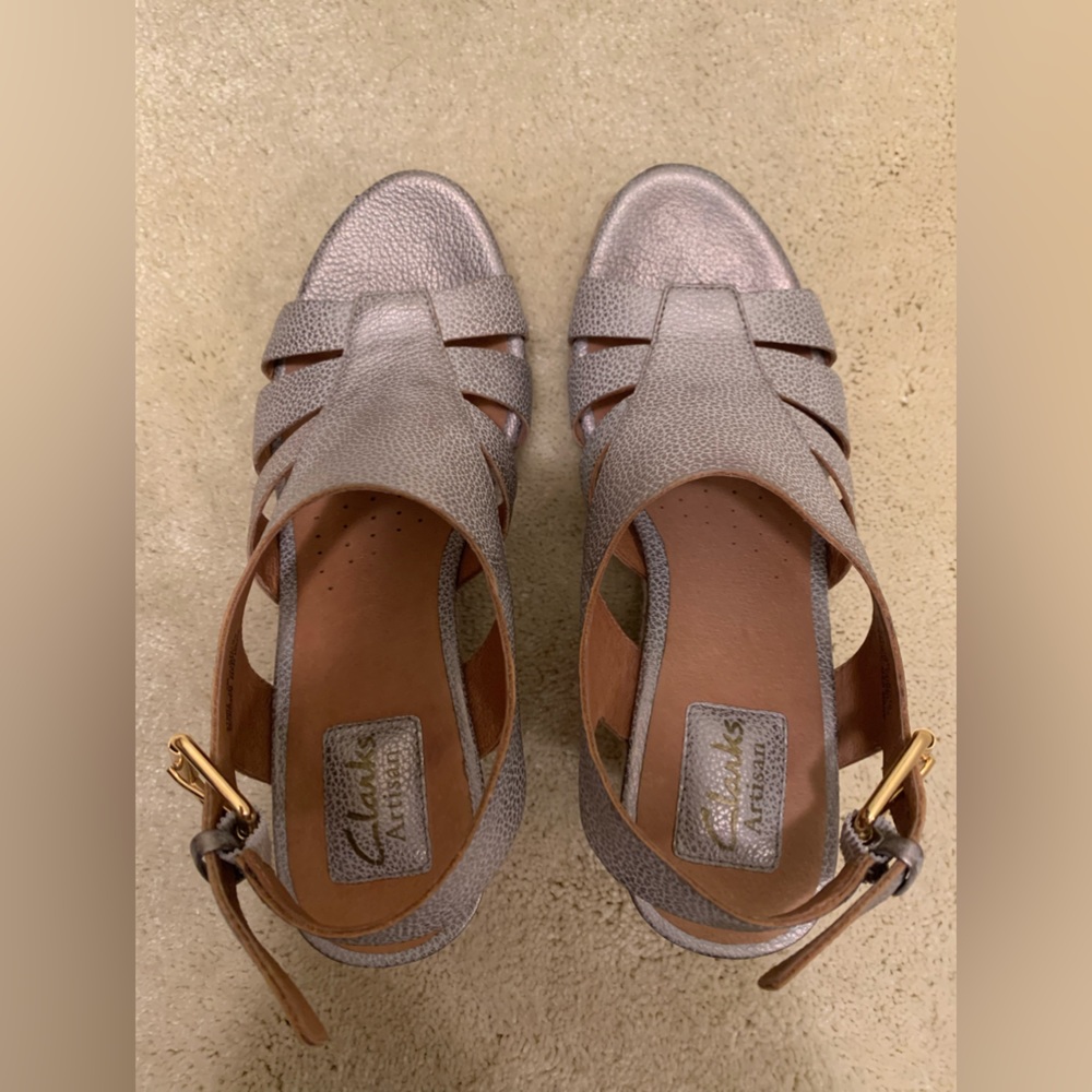 Women’s Clark’s Artisian silver sandals size 7